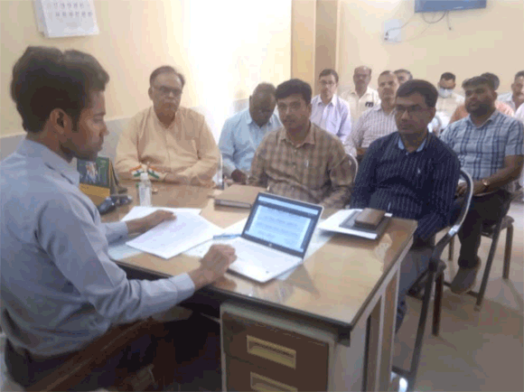 निकाय चुनाव को सकुशल सम्पन्न कराने को लेकर एसडीएम ने की अधिकारियों के साथ की बैठक