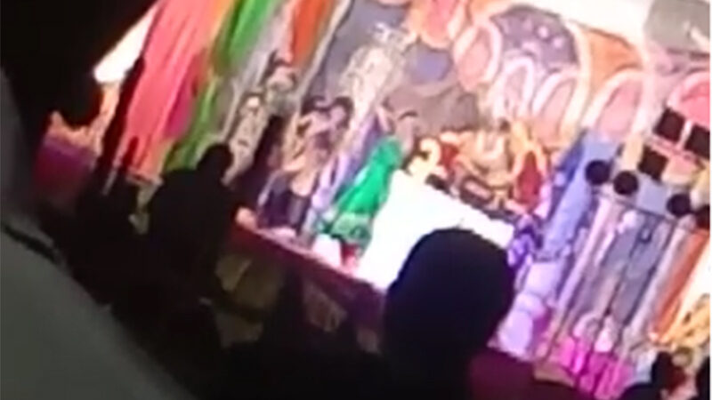 नकुड़ में रामलीला के नाम पर फूहड़ गाने व अश्लील डांस