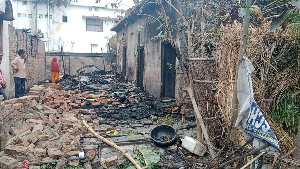तीन घरों में भीषण आग, चार सगी बहनों की जिंदा जलकर मौत; आधा दर्जन से अधिक लोग झुलसे
