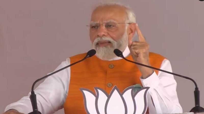 PM Modi: ‘आटा पहले या डेटा पहले, सड़क पहले या सैटेलाइट पहले’, गहलोत के सामने पीएम मोदी ने कसा तंज