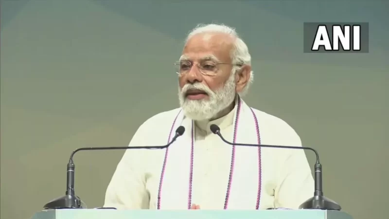 गुजरात में कांग्रेस पर बरसे PM, बोले- हम लाभ पहुंचाते समय धर्म या जाति नहीं देखते, यही असली धर्मनिरपेक्षता