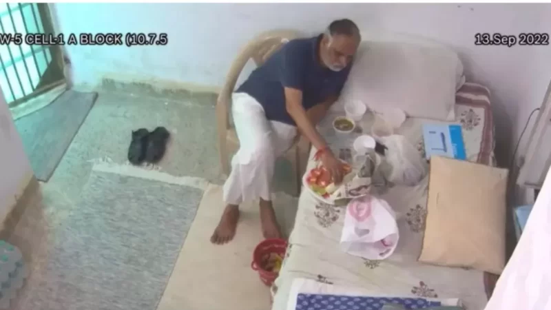 जेल में सत्येंद जैन की मालिश के बाद नया विवाद: डिमांड पूरी करने वाले अफसर पर एक्शन, सेल में शिफ्ट किए थे कैदी