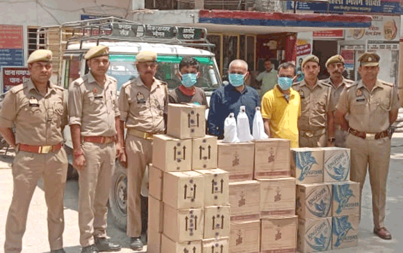 अवैध शराब के साथ पुलिस ने तीन तस्करों को किया गिरफ्तार