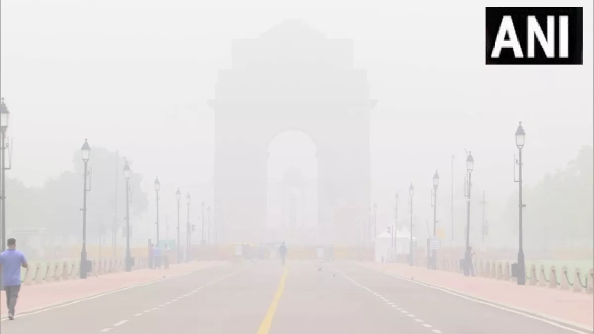 वातावरण में धूल की चादर में लिपटा दिल्ली-एनसीआर