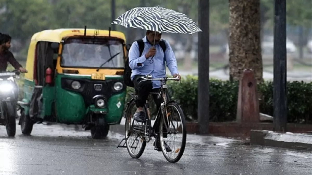 चिलचिलाती धूप के बीच आज बारिश की संभावना, गिरेगा पारा; दिल्ली में 43 पार हुआ तापमान