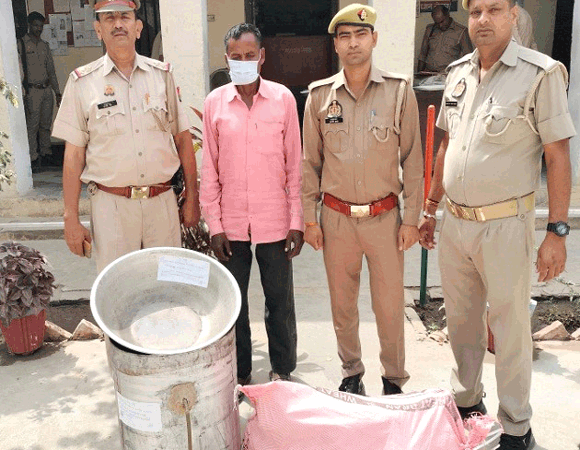 अवैध शराब की कसीदगी करते पुलिस ने दबोचा एक तस्कर