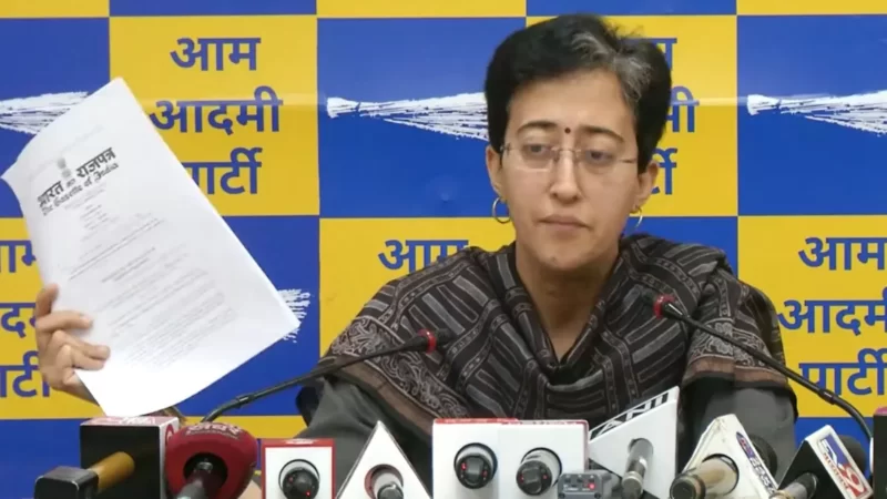 AAP का आरोप: केंद्र सरकार लोकतंत्र की हत्या करने के लिए लाई अध्यादेश, दिल्ली की शक्तियों को छीनने की है कोशिश