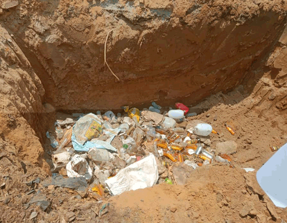 पुलिस ने 72 माल मुकदमाती शराब व 44 गौवंशीय खाल को गड्ढा खुदवाकर कराया नष्ट