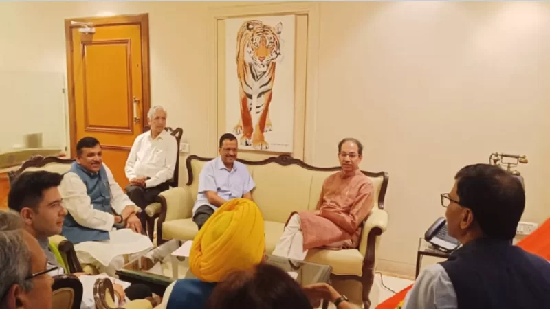 केंद्र के अध्यादेश पर सियासी जंग, अरविंद केजरीवाल ने की उद्धव ठाकरे से मुलाकात; राज्यसभा में मांगा समर्थन