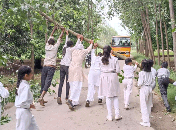 आंधी व ओलावृष्टि से फसलों को हुआ नुकसान, जनजीवन प्रभावित