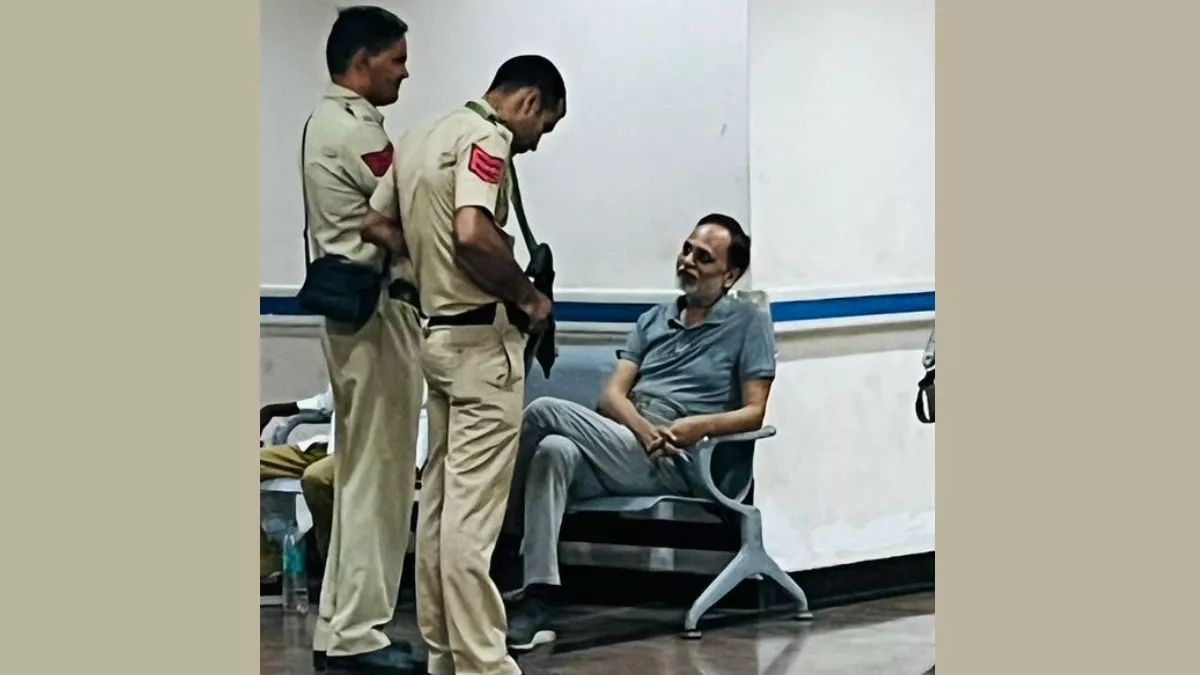 Delhi: तिहाड़ जेल के बाथरूम में गिरे सत्येंद्र जैन, डीडीयू अस्पताल में कराया गया भर्ती