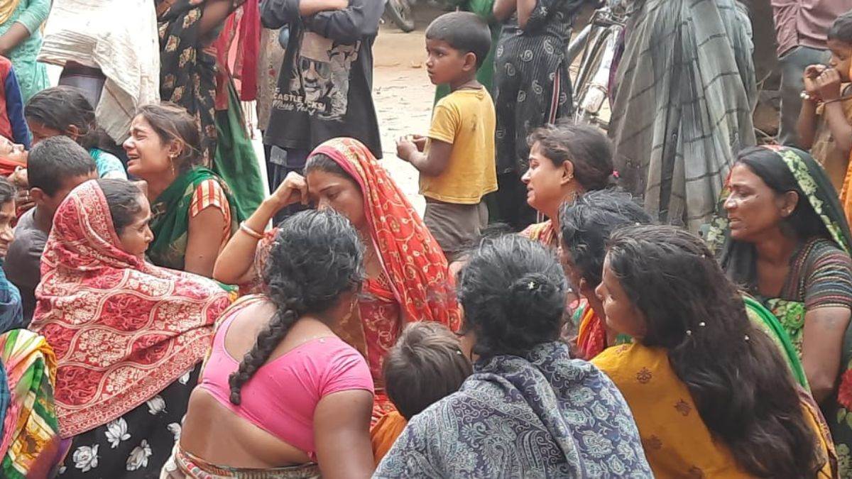 हादसे में 5 लोगों की मौत की खबर से देवरिया के इस गांव में पसरा मातम, परिवार में मची चीत्कार