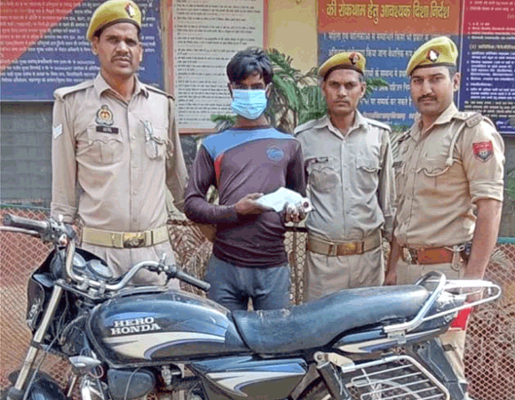 पुलिस के हत्थे चढ़ा लूट की घटना में वांछित आरोपी