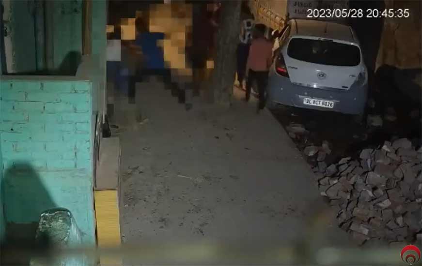 दिल दहला देने वाली घटना : शैतान साहिल मारता रहा, साक्षी मरती रही