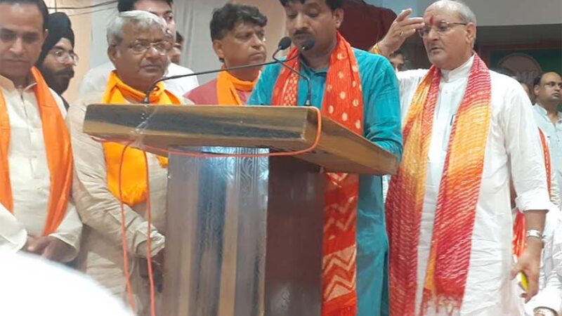 नकुड में निवनिर्वाचित पालिकाध्यक्ष व पालिका सदस्यो ने ली शपथ