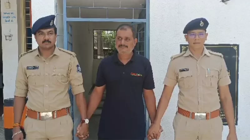 समोसे में बीफ: सूरत के बाद अब नवसारी में मामला आया सामने, पुलिस ने आरोपी शख्स को किया गिरफ्तार