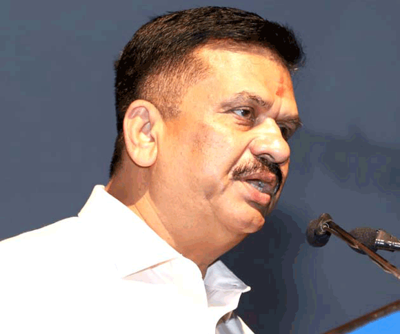 अंतर्राष्ट्रीय योग दिवस को जन सहयोग से ऐतिहासिक बनाए शिक्षक: जिलाधिकारी