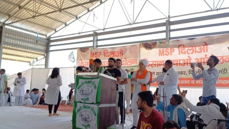 किसानों और प्रशासन में नहीं बन सकी सहमति, पिपली की अनाज मंडी में किसान महापंचायत शुरू