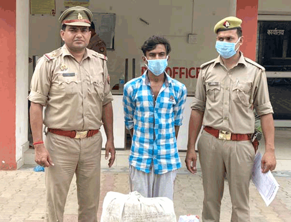अवैध शराब के साथ एक तस्कर गिरफ्तार