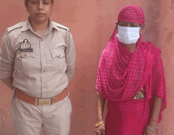 फर्जी आधार कार्ड बनाकर बैनामा करने वाली महिला को किया गिरफ्तार