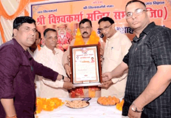 विश्वकर्मा समाज ने किया नवनिर्वाचित पालिकाध्यक्ष का अभिनंदन