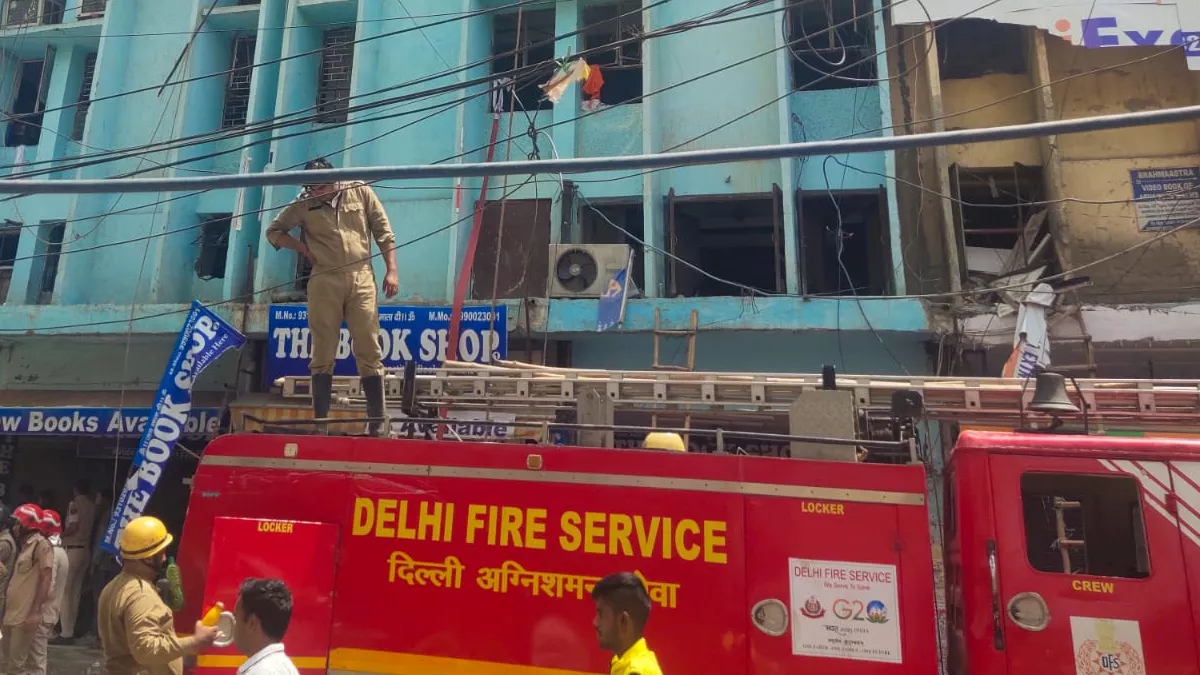 दिल्ली के एक भी कोचिंग सेंटर के पास नहीं फायर NOC, सीढ़ियों की हालत ऐसी… बेमौत मारे जाएं बच्चे