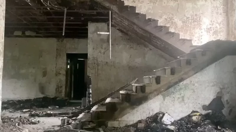 केंद्रीय मंत्री आरके रंजन के घर पर हिंसक भीड़ ने लगाई आग, पेट्रोल बम से किया हमला