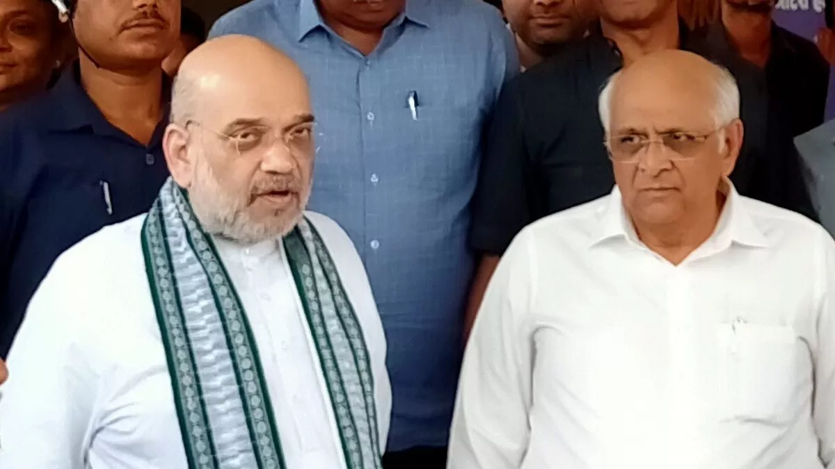 भुज में गुजरात CM संग बैठक के बाद बोले गृह मंत्री अमित शाह, 20 जून तक सभी गांवों की बिजली होगी बहाल