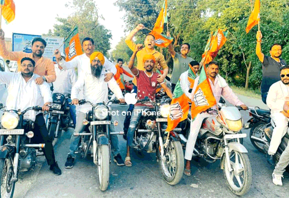 भाजयुमो कार्यकर्ताओं ने निकाली बाइक रैली