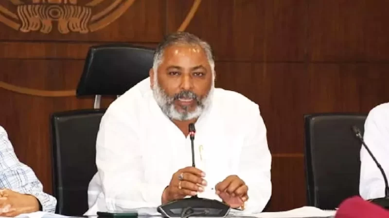 गर्मी के मौसम में बढ़ जाती है मृत्यु दर, परिवहन मंत्री दयाशंकर सिंह के बयान पर बवाल