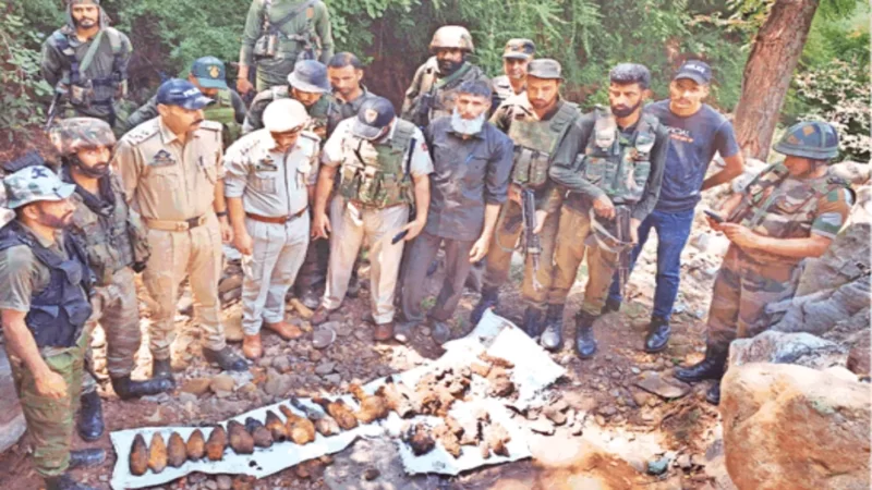 पुंछ में मिला 20 वर्ष पुराना आतंकी ठिकाना, चट्टानों में दबी थी भारी विस्फोटक सामग्री