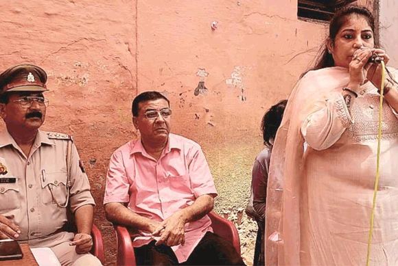 महिलाओं को किया अधिकारों के प्रति जागरूक