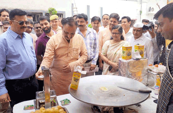 लाखों लोगों को बिना भेदभाव के मिल रहा योजनाओं का लाभ: गुंबर