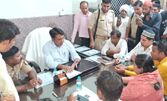 गंगोह नगर पालिका परिषद की बैठक में जमकर हुआ हंगामा, सभासदों में हुई जमकर तू-तू, मैं-मैं