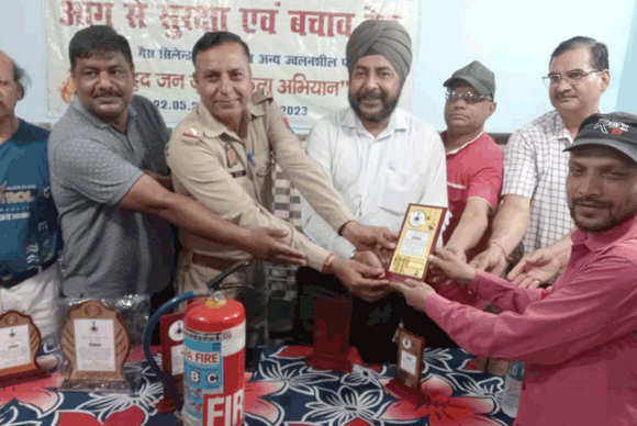 नागरिक सुरक्षा कोर के प्रभागीय वार्डनों को किया सम्मानित