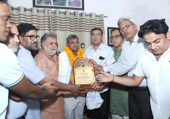डिस्ट्रिक्ट प्रैस क्लब के पदाधिकारियों ने किया महापौर का अभिनंदन