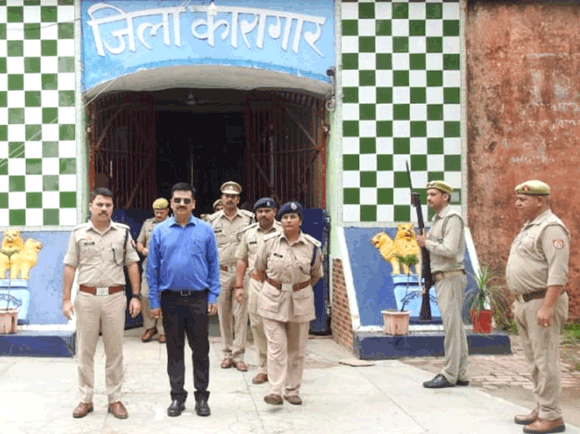 डीएम व एसएसपी ने किया जिला कारागार का औचक निरीक्षण