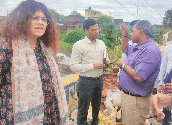 कार्ययोजना बनाकर पांवधोई नदी की सफाई कराएं