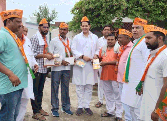 पूर्व सांसद के नेतृत्व में भाजपाइयों ने चलाया जनसम्पर्क अभियान