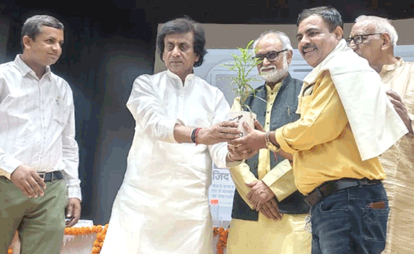नारद जयंती पर किया छायाकार को सम्मानित