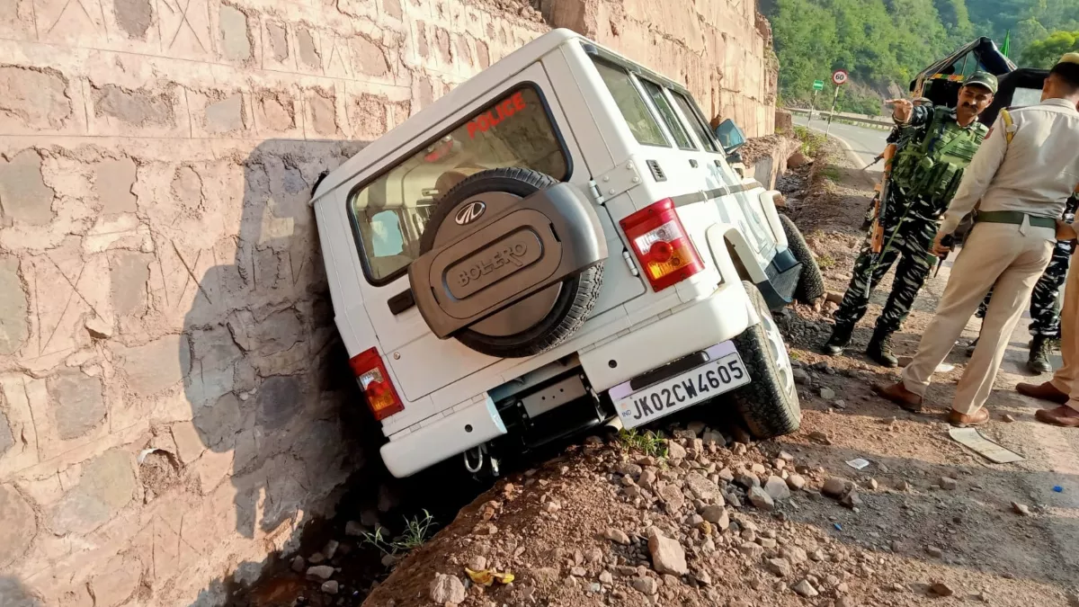 अमरनाथ यात्रियों की सुरक्षा में शामिल वाहन हादसे का शिकार, डीएसपी और तीन लोग घायल