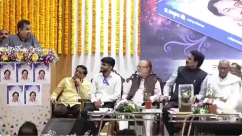 ‘दिग्विजय जी आपसे मैं छोटा हूं…’ गडकरी ने की कांग्रेस नेता की प्रशंसा, मंच पर एक साथ आए नजर