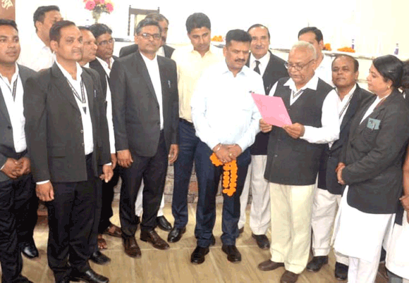 कलक्ट्रेट बार एसोसिएशन की नवनिर्वाचित कार्यकारिणी ने ली शपथ