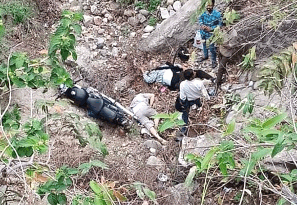 बुलेट बाइक अनियंत्रित होकर खाई में गिरी, एक की मौत, दूसरा घायल