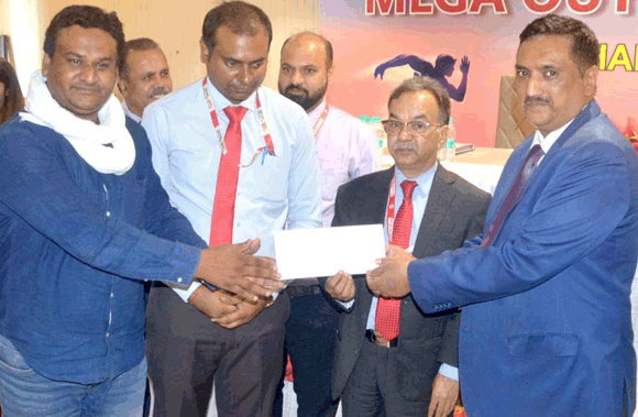 सेमिनार में ग्राहकों को दी बैंक की विभिन्न योजनाओं की जानकारी