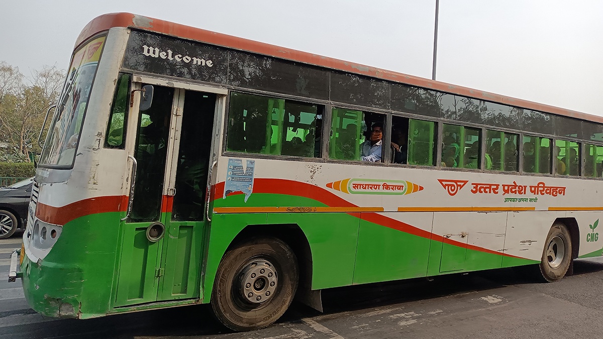 रोडवेज बस रोककर पढ़वाई नमाज; चालक निलंबित, परिचालक की संविदा समाप्त