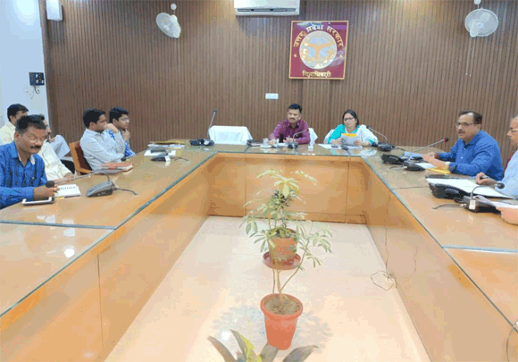 जिलाधिकारी की अध्यक्षता उ0प्र0 अधीनस्थ सेवा चयन आयोग के ग्राम पंचायत अधिकारी सहित अन्य परीक्षाओं की तैयारियों के संबंध में हुई बैठक