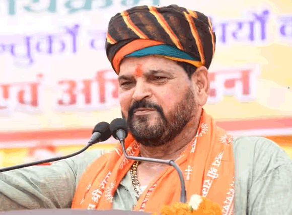 भाजपा सांसद बृजभूषण शरण बोले- बेवफा कहकर मुझको याद किया जाता है; शायरी के जरिए बयां किया दर्द