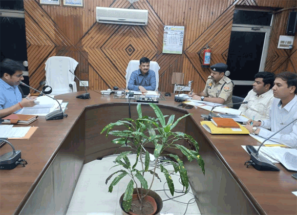 जिलाधिकारी की अध्यक्षता में हुई जिला सडक सुरक्षा समिति की बैठक