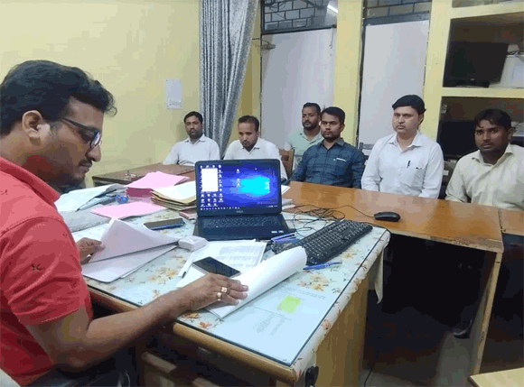 विद्युत विभाग ने देवबंद नगर में बिजली के बकायादार उपभोक्ताओं पर कड़ी कार्यवाही कर कनेक्शन काटने एवं उनके विरुद्ध थाने में प्राथमिकी दर्ज कराने के दिए आदेश